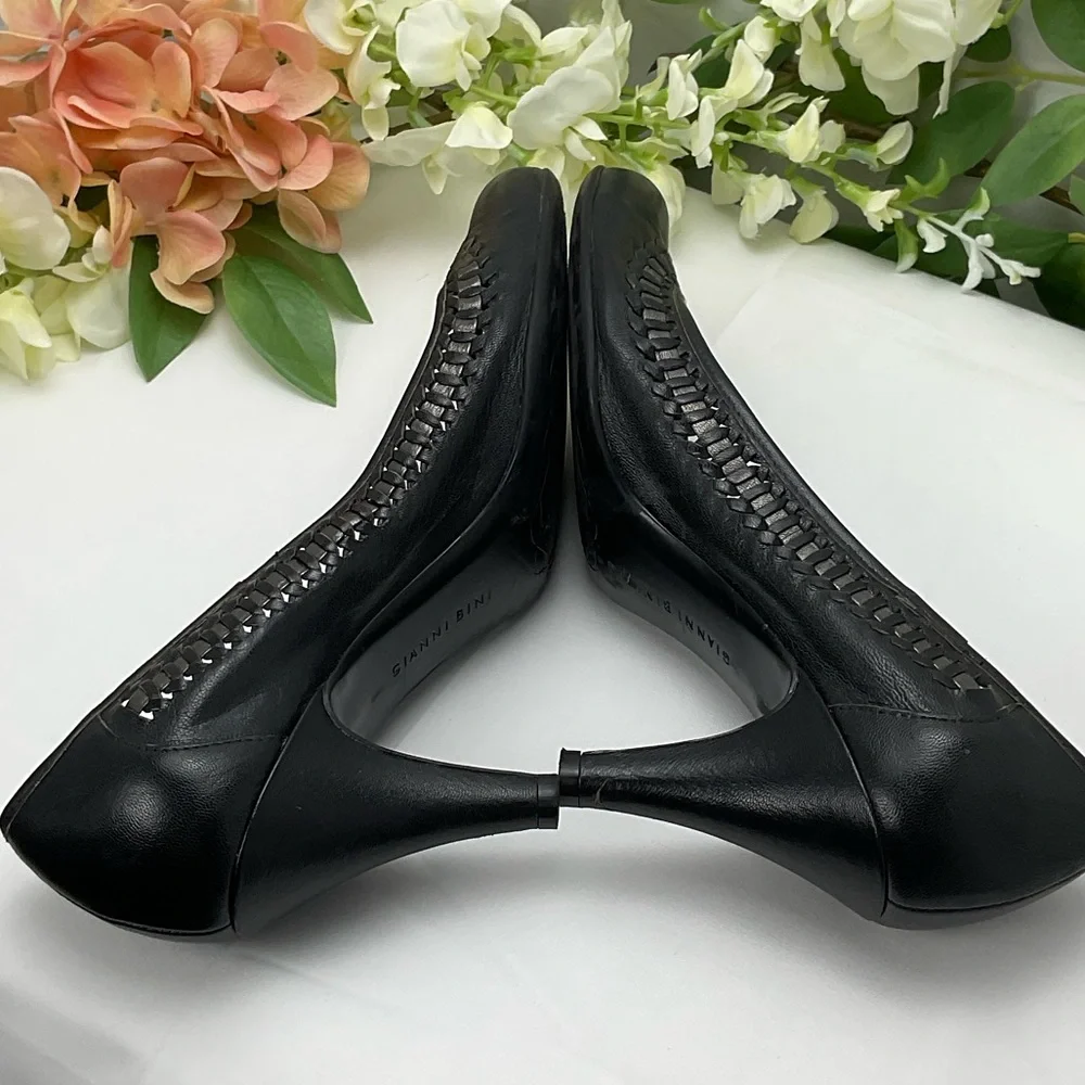 Gianni Bini Women’s 6/7 Black & Gray Leather Pump‎